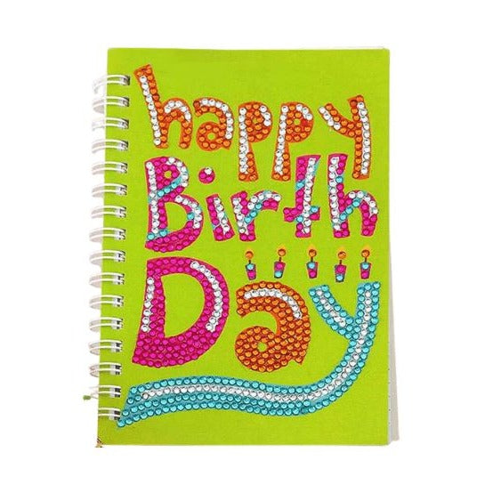 Diamond Painting Notizbuch Happy Birthday mit bunten Glitzersteinen auf hellgrüner Spiralbindung