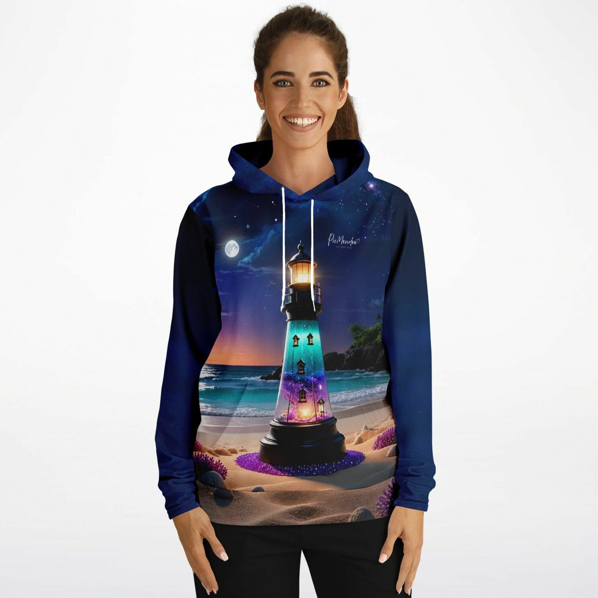 Frau trägt Dreamer Hoodie mit Leuchtturm Motiv im Stil von Diamond Painting und Malen nach Zahlen Kunstwerken