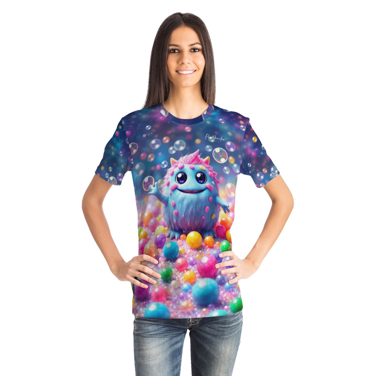 Frau trägt Dreamer T-Shirt mit buntem Muffti-Motiv und Seifenblasen im Stil von Diamond Painting Kunstwerken