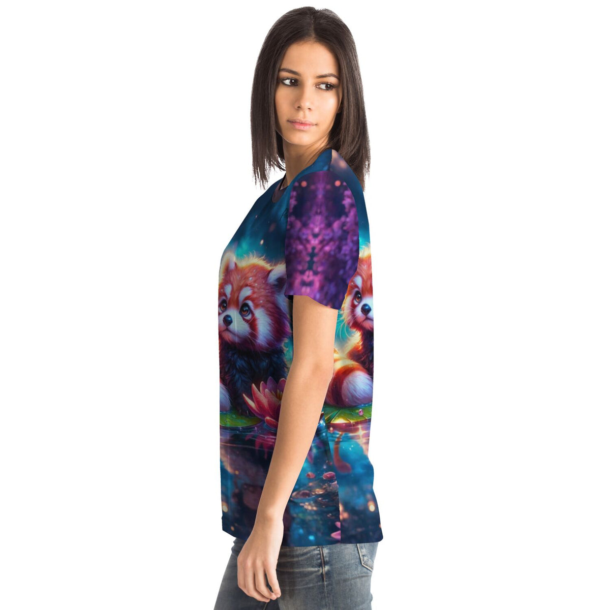 Frau trägt ein T-Shirt mit Miko dem Roten Panda Motiv im Stil beliebter Diamond Painting und Malen nach Zahlen Kunst