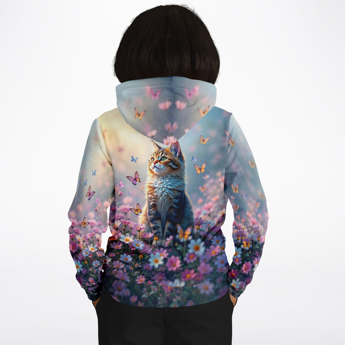 Hoodie mit süßem Katzen-Motiv, umgeben von Blumen und Schmetterlingen, im Stil von Malen nach Zahlen oder Diamond Painting