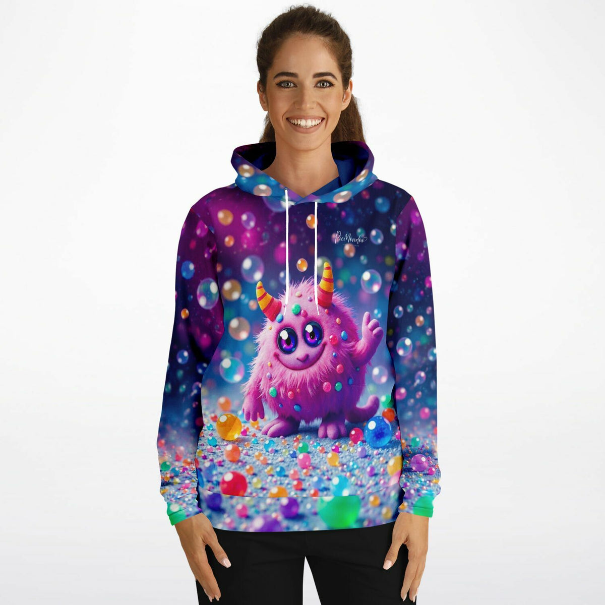 Frau trägt bunte Dreamer Hoodie im Diamond Painting Design mit niedlichem pinken Monstermotiv und vielen glänzenden Kugeln