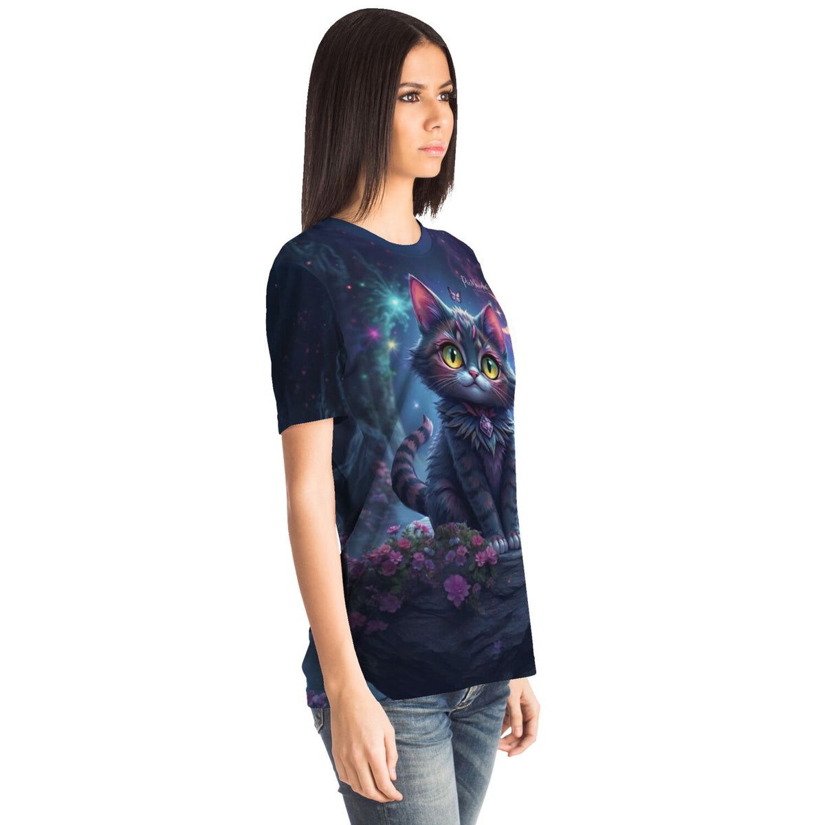 Frau trägt Design-T-Shirt mit Night Cat Motiv im Stil beliebter Diamond Painting Kunstwerke für kreative Erwachsene