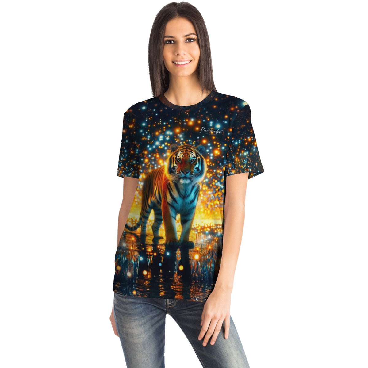 Frau trägt Dreamer T-Shirt mit leuchtendem Tiger Motiv im Stil von Diamond Painting Kunstwerken