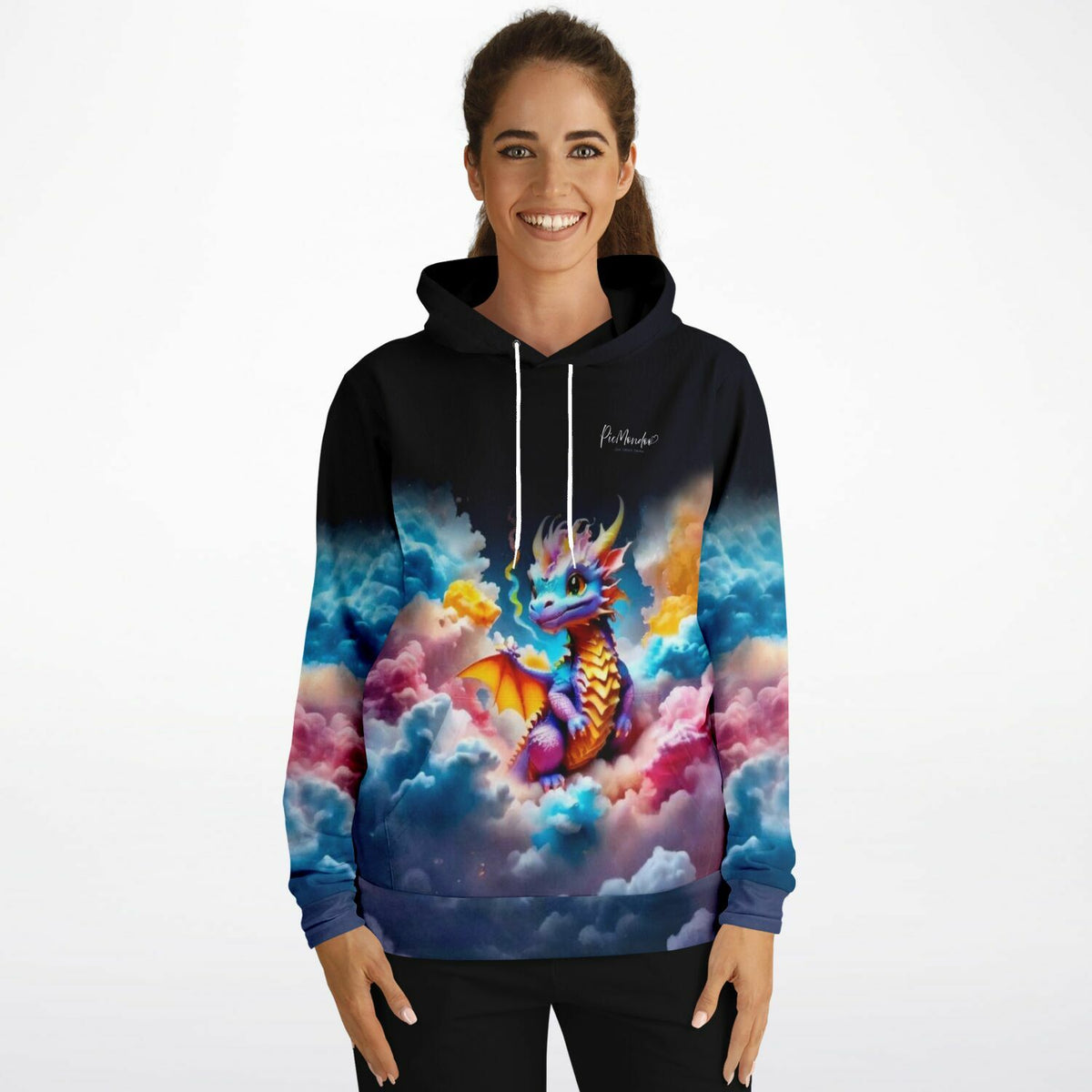 Frau trägt Hoodie mit buntem Baby Drache Motiv, passend im Stil zu Diamond Painting und Malen nach Zahlen Designs