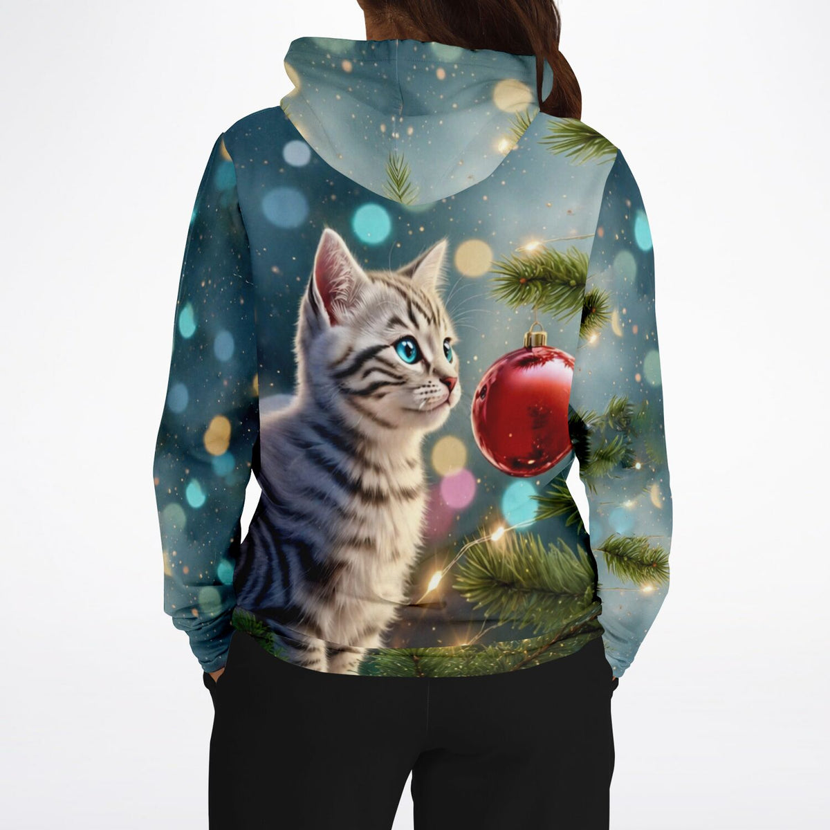 Dreamer Hoodie Minka mit niedlichem Kätzchen, Weihnachtsbaum und roter Kugel im beliebten Diamond Painting Stil
