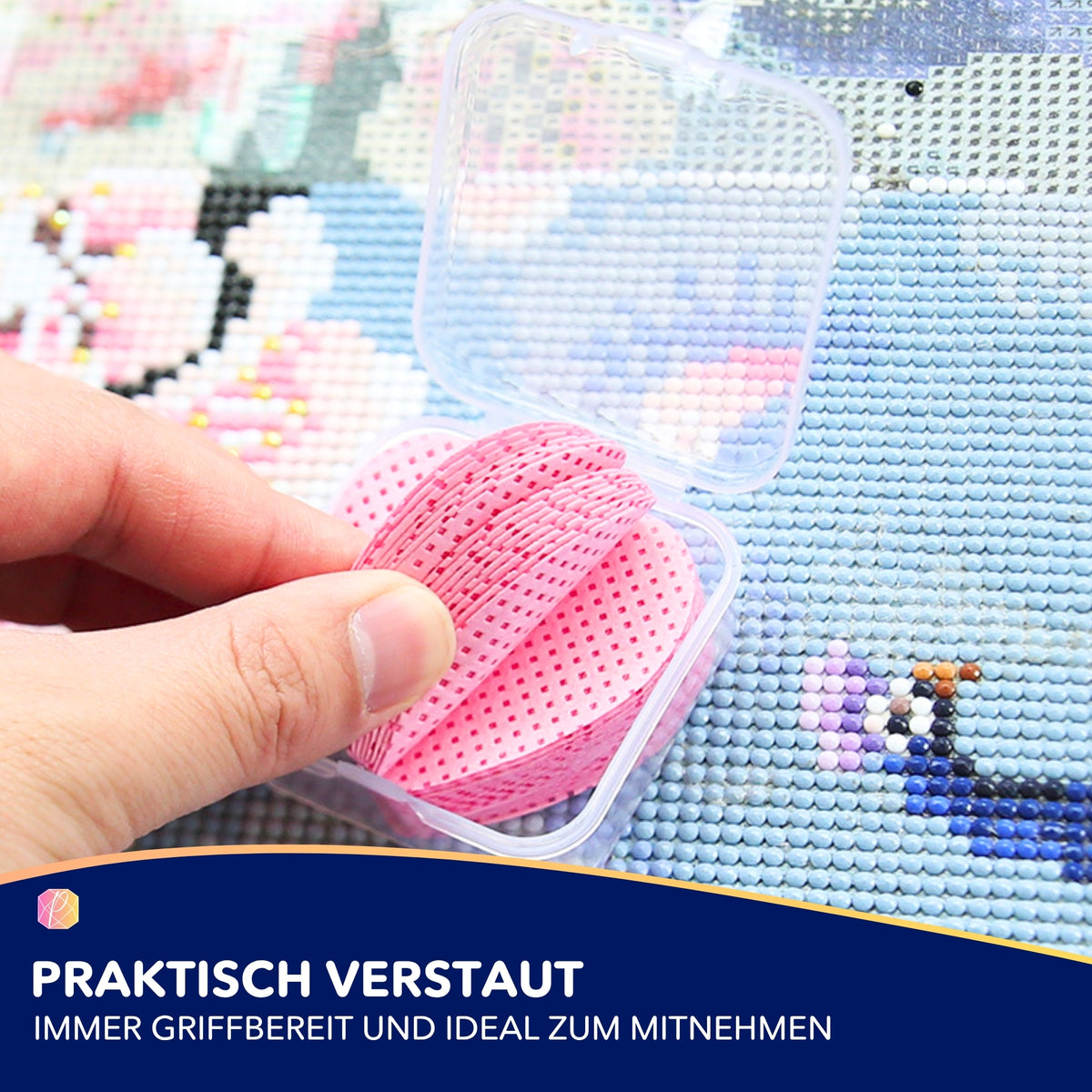 Rosa herzförmige Reinigungspads zur Pflege von 5D Diamond Painting Leinwänden und zum Entfernen von Wachsresten.