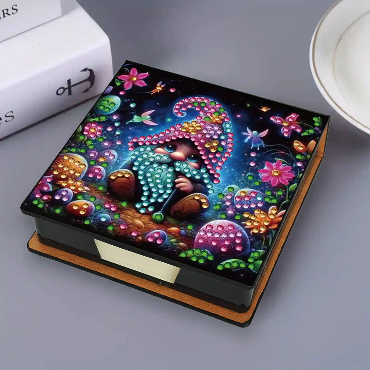 Diamond Painting Notizzettel mit funkelndem Osterzwerg Motiv als kreative Osterdeko für den Schreibtisch