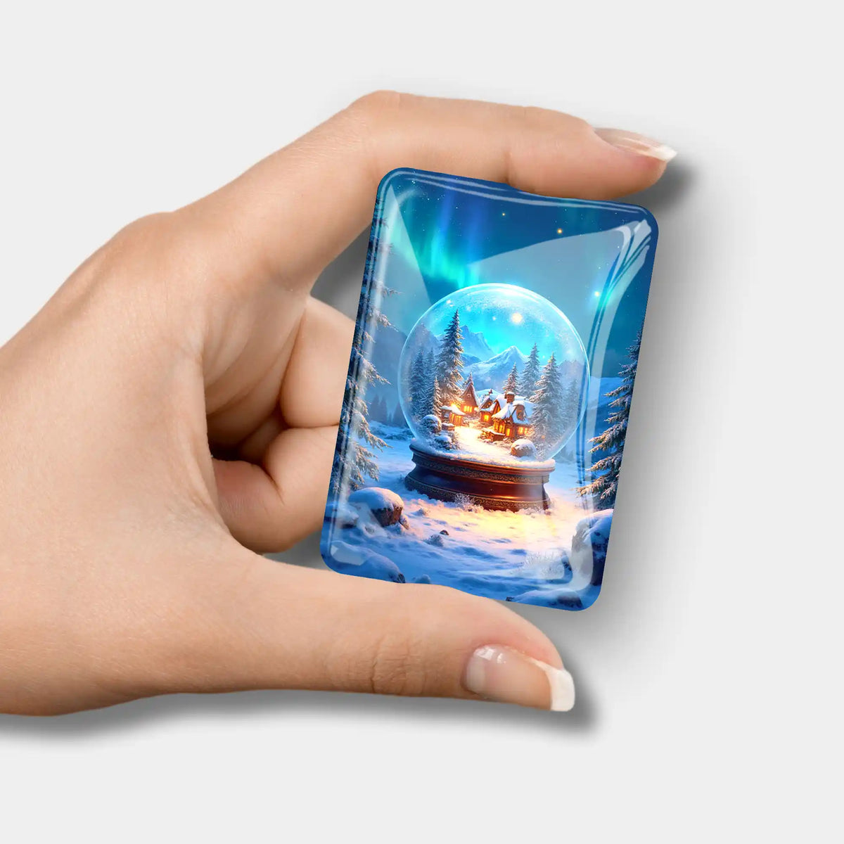 Magnetischer Glas Cover Minder für Diamond Painting mit Winter-Schneekugel-Motiv und Polarlichtern in der Hand