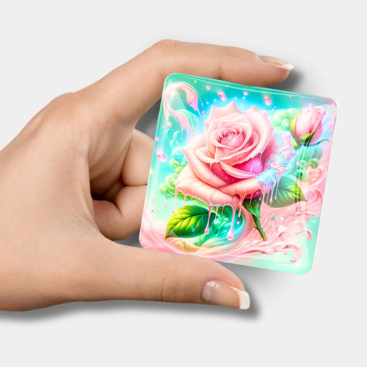 Hand hält gläsernen Diamond Painting Cover Minder Candy Rose mit pinkem Rosen-Motiv als praktisches Zubehör