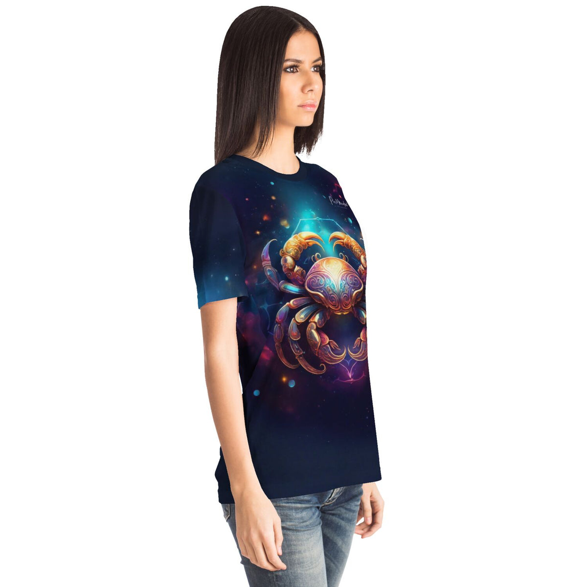 Frau trägt Dreamer T-Shirt mit Sternzeichen Krebs Motiv in hochwertigen Farben, ideal für Malen nach Zahlen Fans.