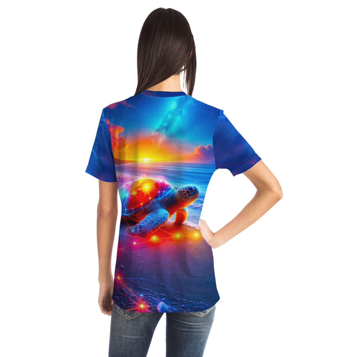 T-Shirt mit buntem Meeresschildkröten-Motiv im Diamond Painting Stil, leuchtende Farben bei Sonnenuntergang