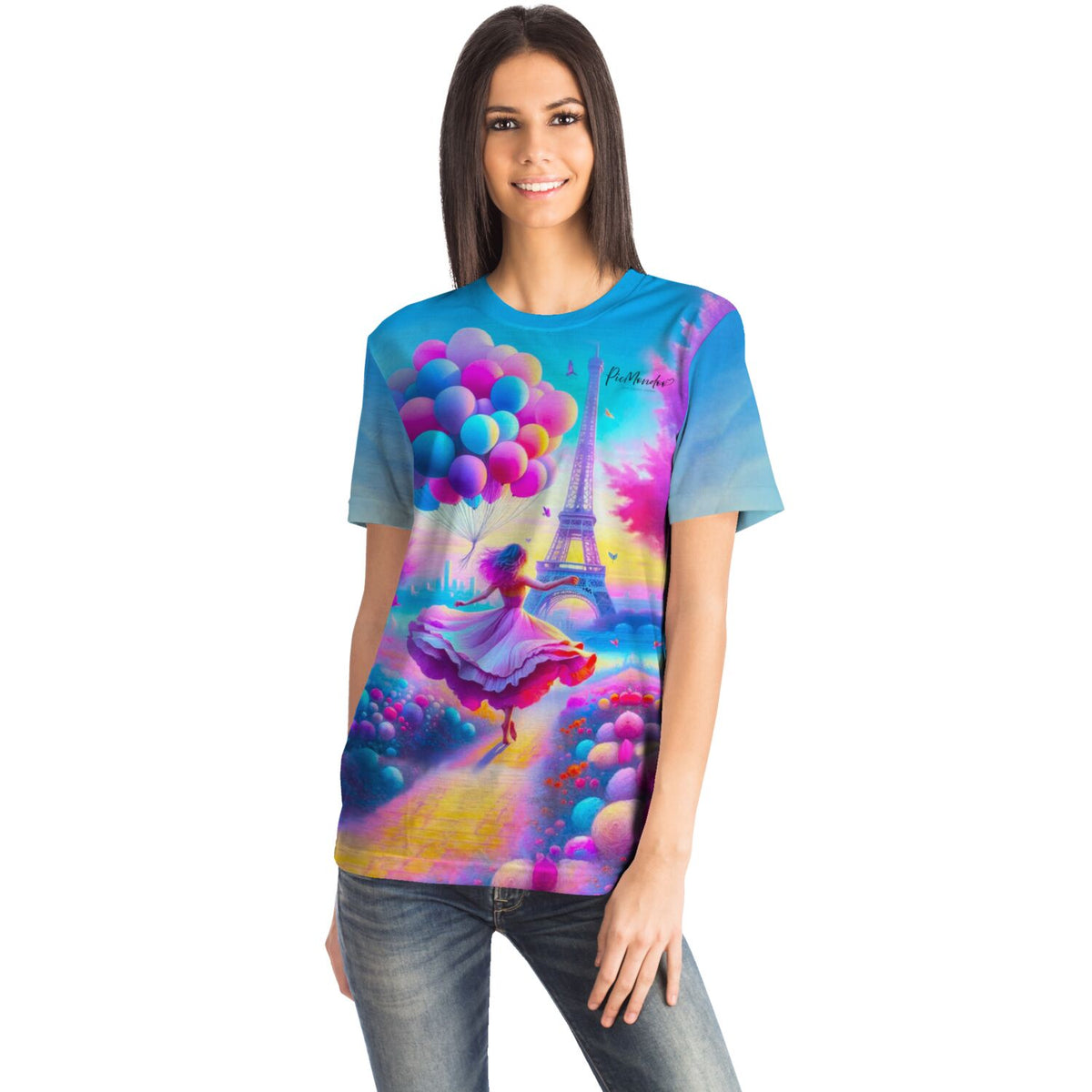 Frau trägt ein T-Shirt mit verträumtem Paris-Motiv, Eiffelturm und bunten Luftballons im Diamond Painting Stil