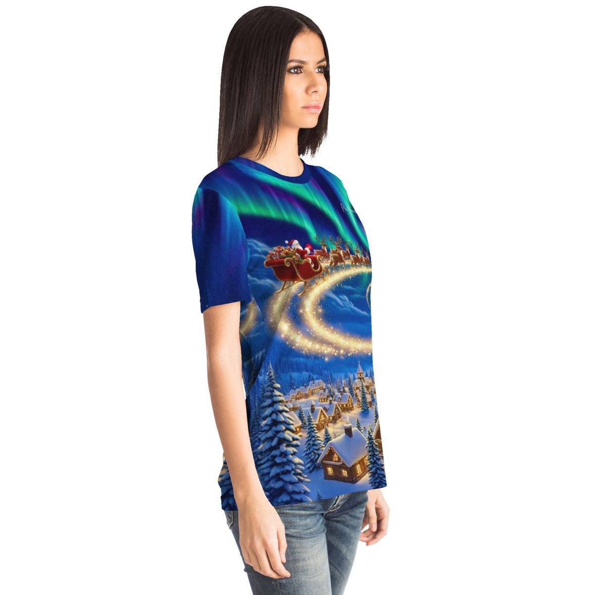 Frau trägt Dreamer T-Shirt mit weihnachtlichem Diamond Painting Motiv: Weihnachtsmann im Schlitten mit Nordlichtern