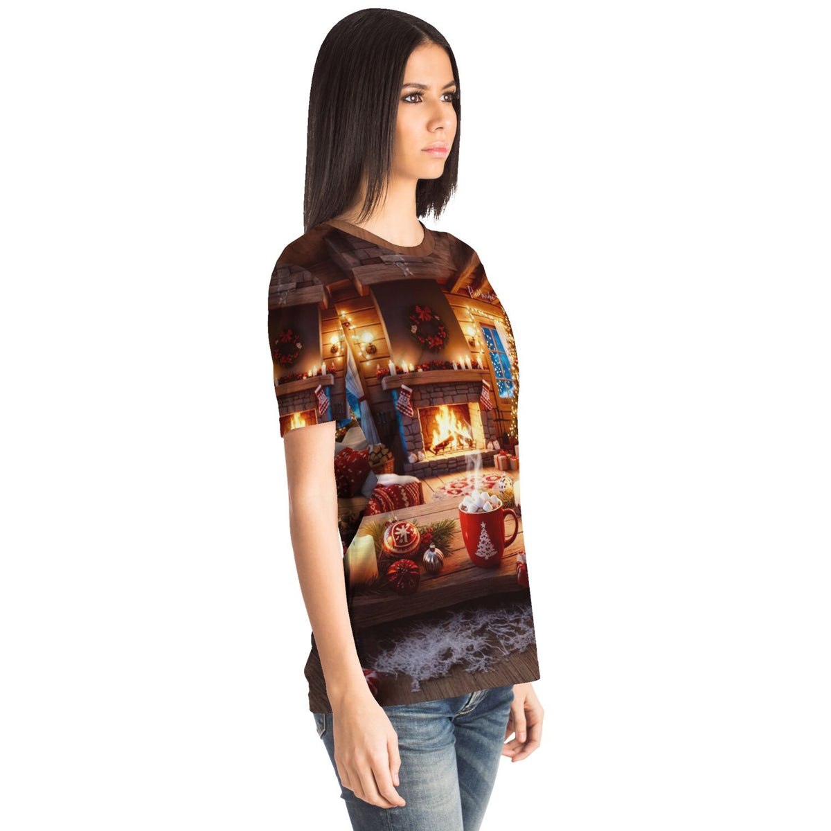 Frau trägt ein T-Shirt mit weihnachtlichem Kamin-Motiv, inspiriert von Diamond Painting und Malen nach Zahlen Designs.