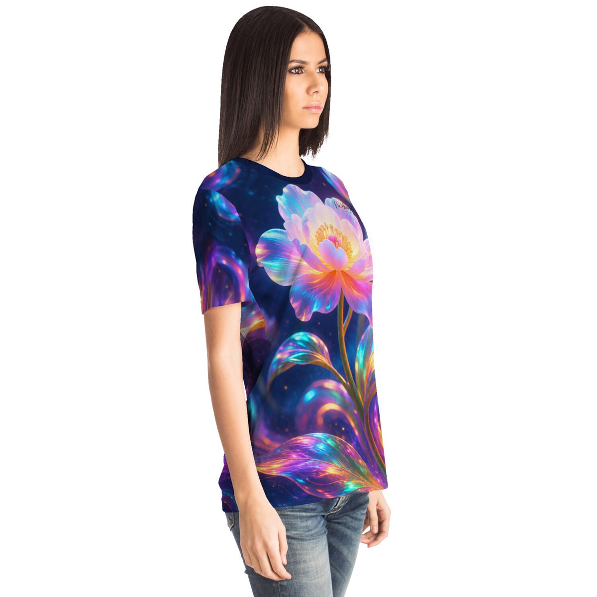 Frau trägt Dreamer T-Shirt mit leuchtendem Blumen-Motiv im Stil von Diamond Painting Kunstwerken