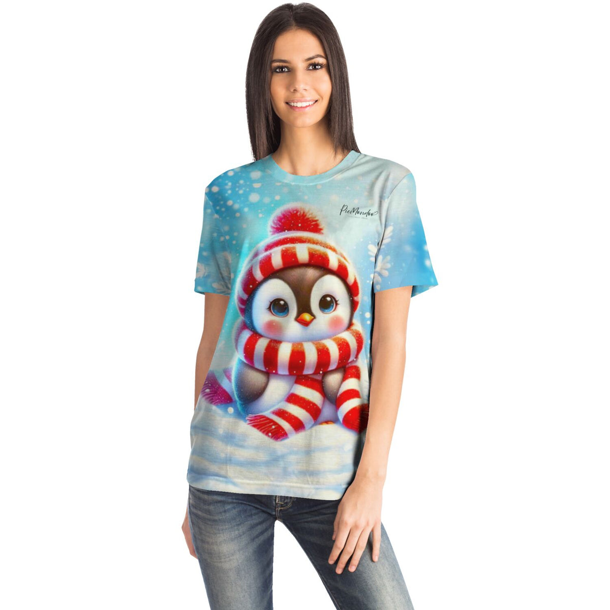 Frau trägt blaues T-Shirt mit süßem Pinguin Motiv, passend zu Diamond Painting und Malen nach Zahlen Motiven