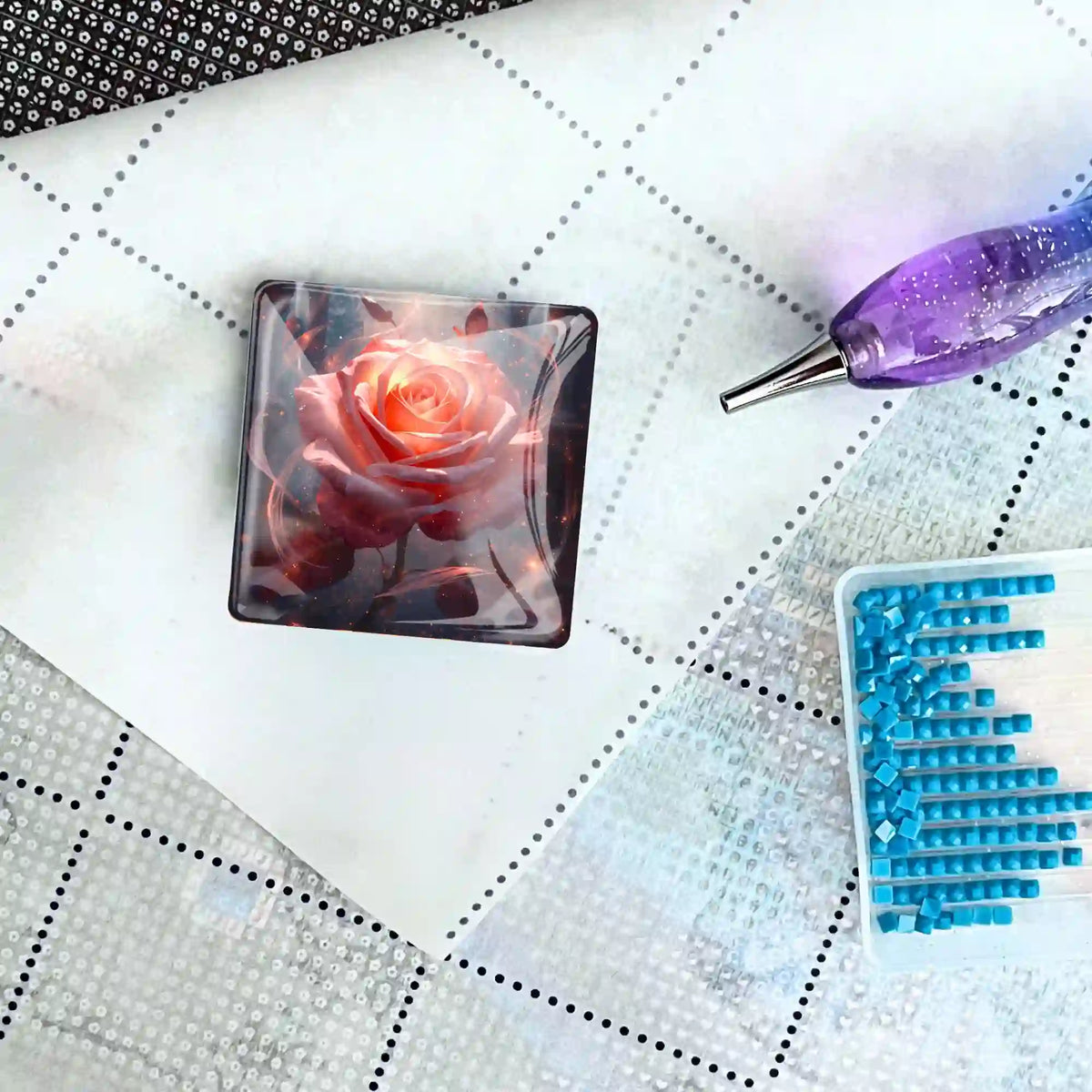 Herzflamme Cover Minder aus Glas auf Diamond Painting Leinwand mit Glitzer-Stift und blauem Steinchen-Set