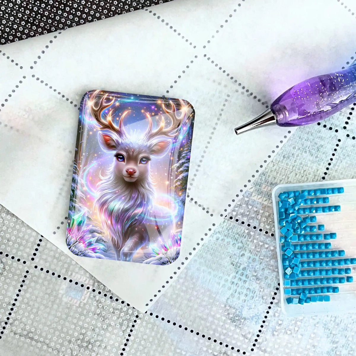 Magischer Cover Minder mit Hirsch-Motiv für Diamond Painting auf Leinwand mit Glitzersteinen und Stift