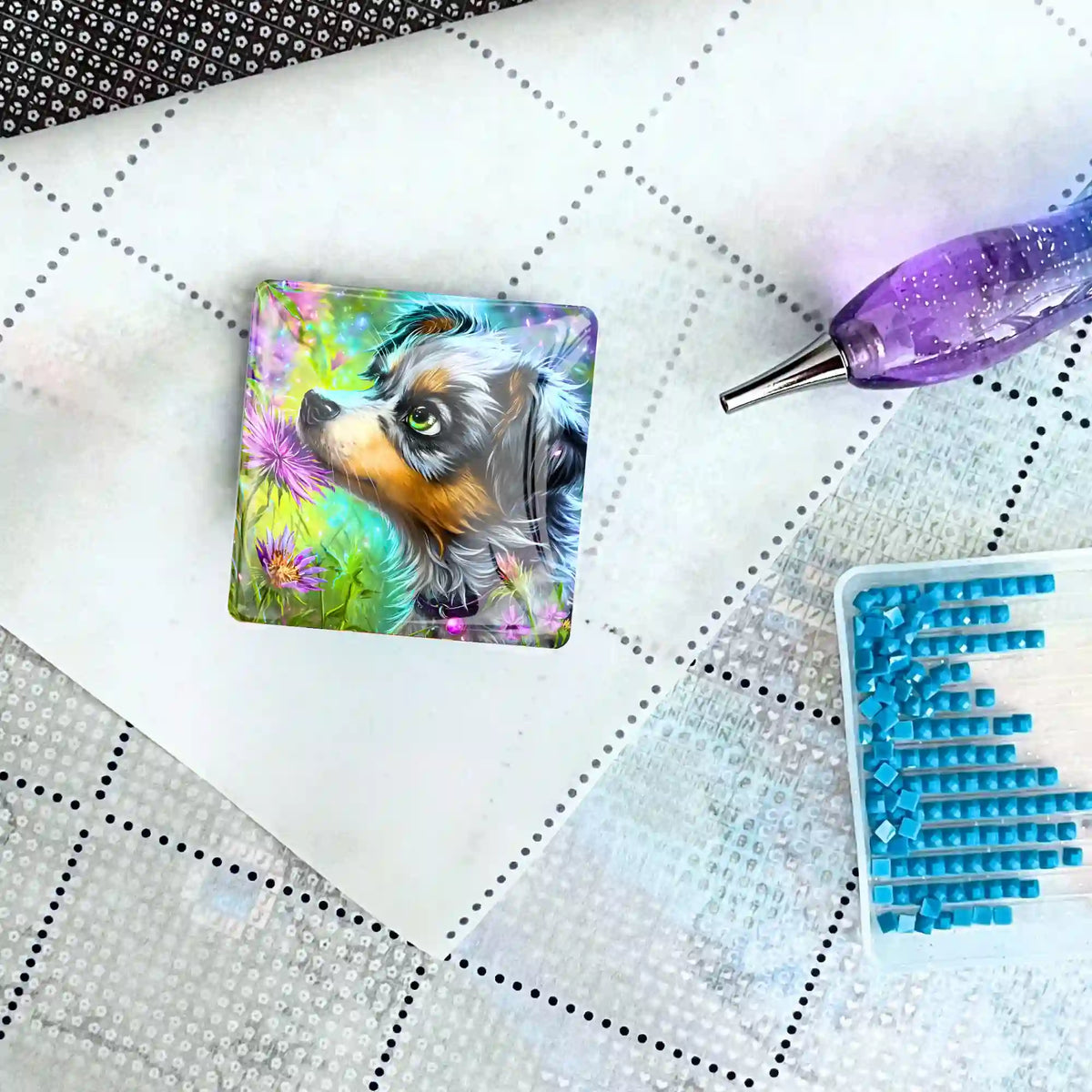Magischer Cover Minder Yaro für Diamond Painting auf einer Leinwand mit Stift und Glitzersteinen