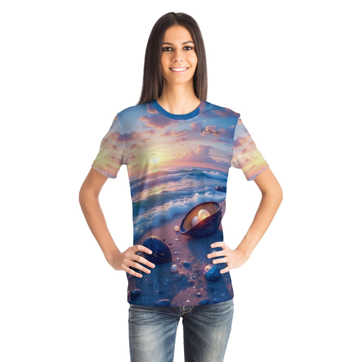 Frau trägt Picmondoo T-Shirt mit Strandliebe Motiv, inspiriert durch Diamond Painting und Malen nach Zahlen Design