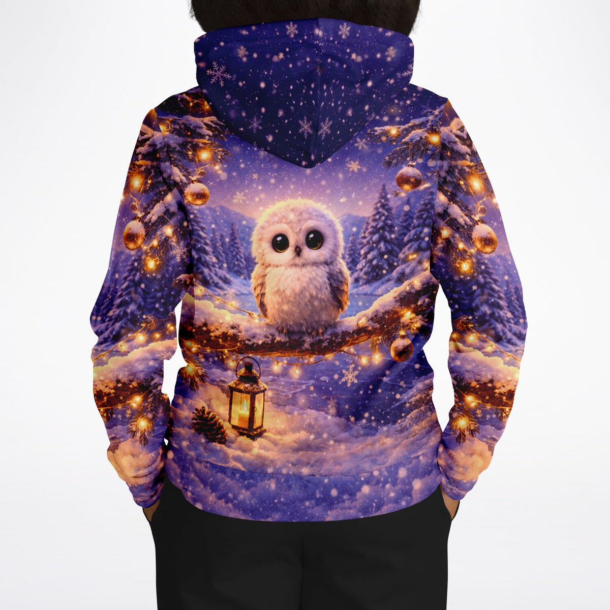Dreamer Hoodie mit Eulen-Motiv im Winterwald, perfekt als Inspiration für Diamond Painting oder Malen nach Zahlen Sets.