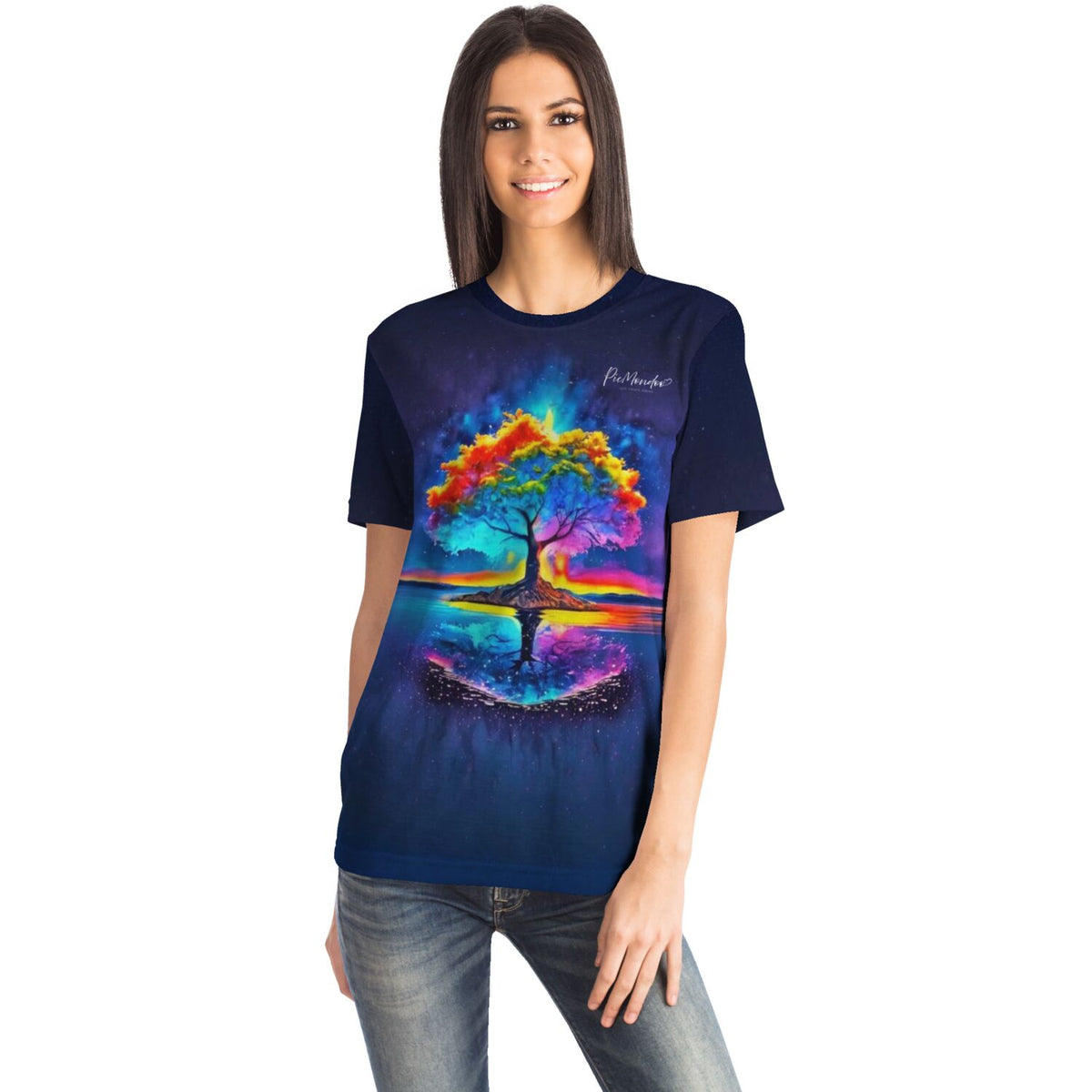 Frau trägt dunkelblaues T-Shirt mit buntem Rainbow-Tree Motiv im Stil von Diamond Painting und Malen nach Zahlen Kunst