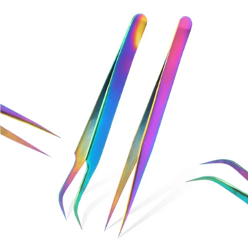 Buntes 2er Set Diamond Painting Pinzetten aus Edelstahl im Regenbogen-Design für präzises Arbeiten am Bastelprojekt.