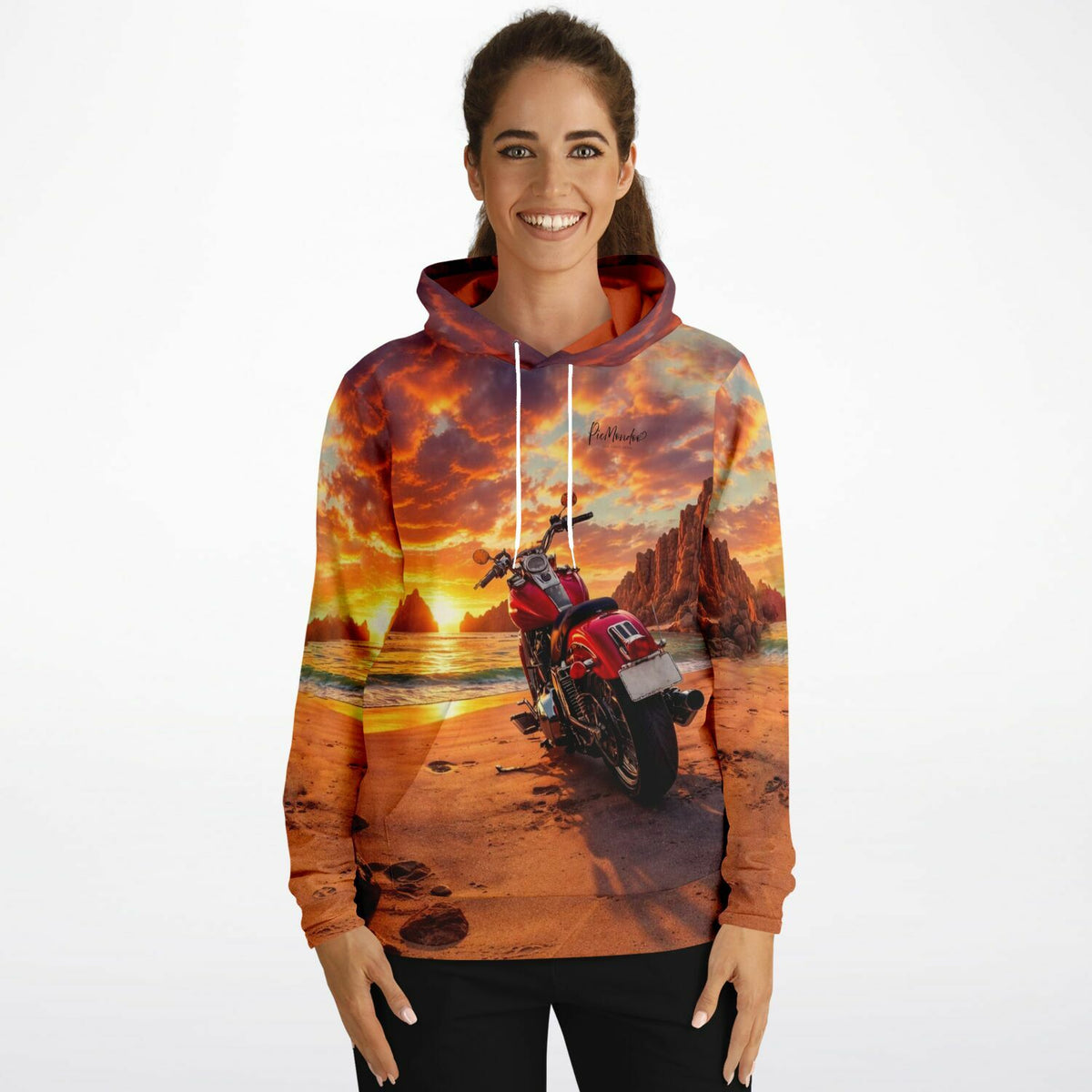 Dreamer Hoodie mit Motorrad Motiv am Strand bei Sonnenuntergang, passend zum Stil von Diamond Painting Motiven.
