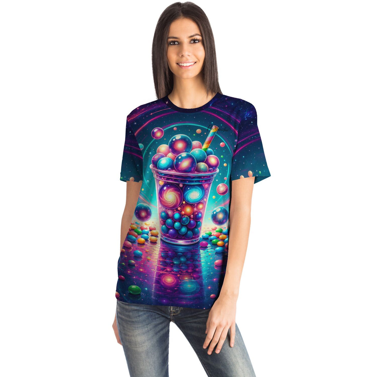 Frau trägt Dreamer T-Shirt mit buntem Bubble Tea Universum Motiv, ideal für Fans von Diamond Painting und DIY-Design.