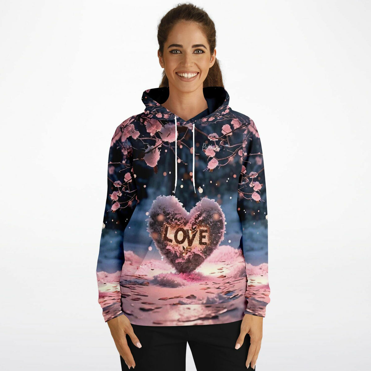 Frau trägt Dreamer Hoodie mit Love Motiv passend zu Diamond Painting und Malen nach Zahlen Designs