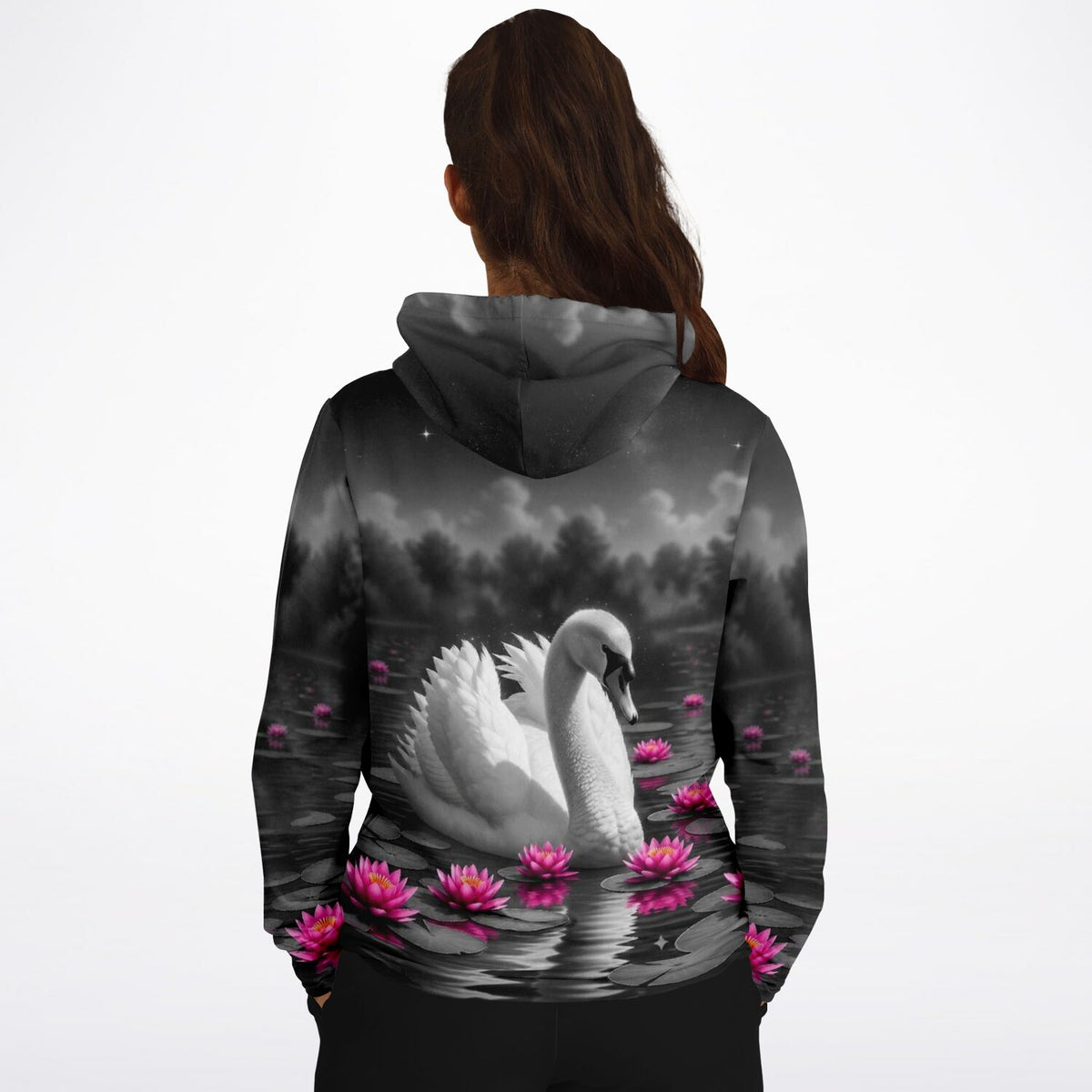 Dreamer Hoodie mit Schwan im Seerosensee Motiv in schwarz-weißer Optik mit leuchtenden pinken Seerosen