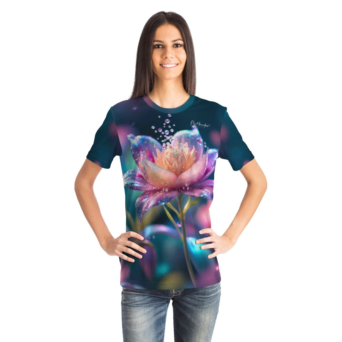 Frau trägt ein Picmondoo T-Shirt mit leuchtendem Sternentau Blumen-Motiv, inspiriert durch Diamond Painting Kunst.
