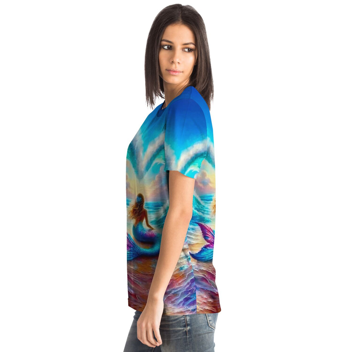 Frau trägt Dreamer T-Shirt mit Meerjungfrau Motiv, passend im Stil zu Diamond Painting oder Malen nach Zahlen Kunst