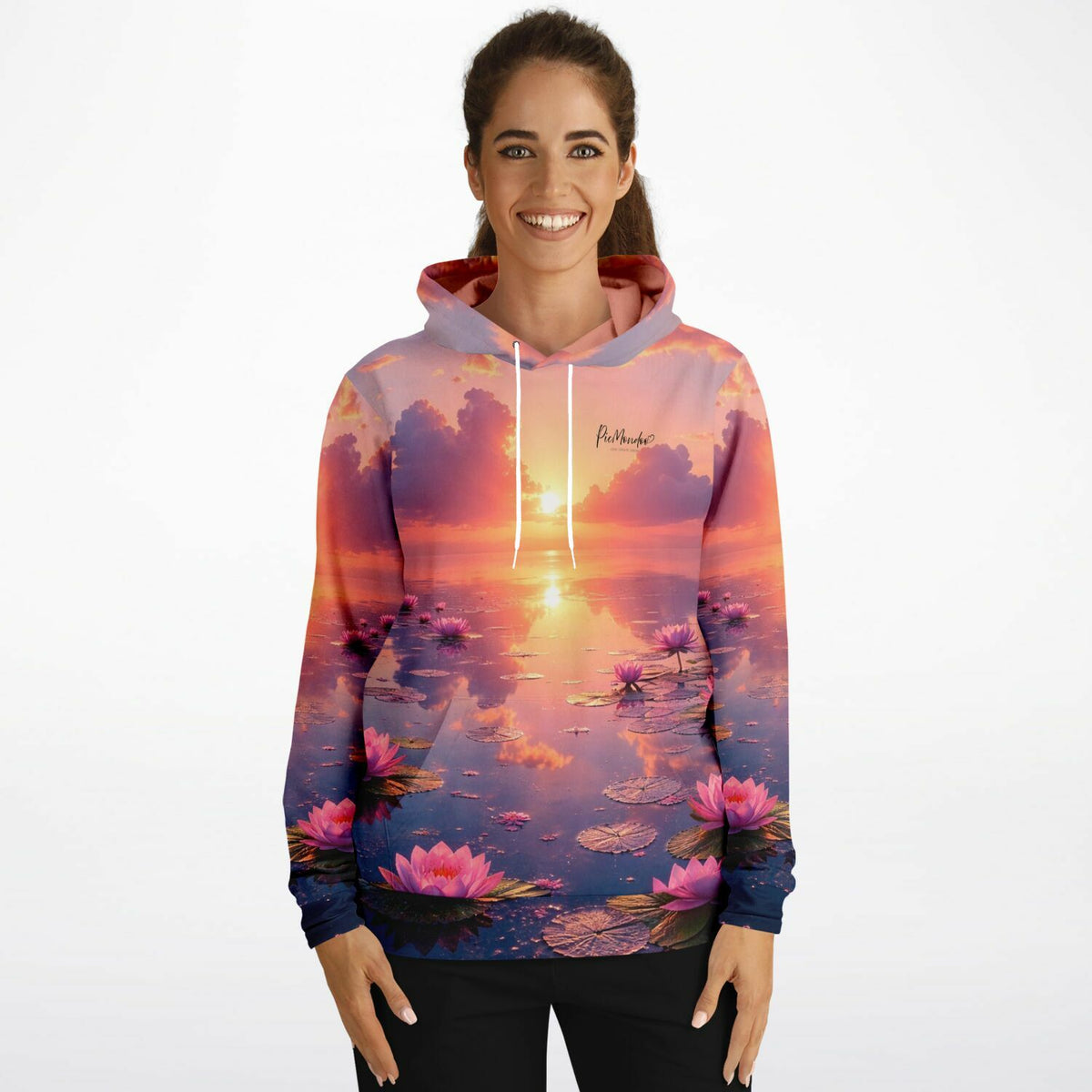 Dreamer Hoodie mit stimmungsvollem Abenddämmerung-Motiv, Lotusblüten auf Wasser und farbenfrohem Sonnenuntergang