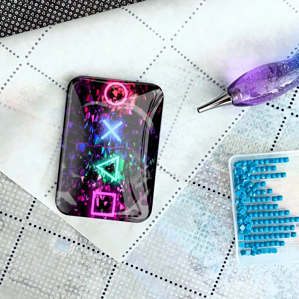 Neon Gamer Cover Minder auf Leinwand für Diamond Painting mit glitzerndem Setzer-Stift und Steinchen-Schale