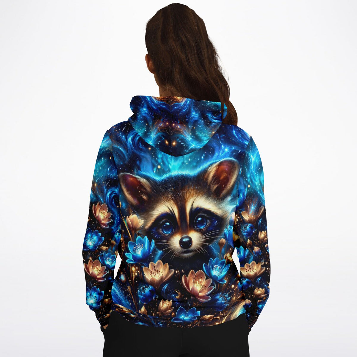 Hoodie mit Waschbär-Motiv und leuchtenden Blumen in Nachtblau, passend für Fans von Diamond Painting und DIY-Kunst