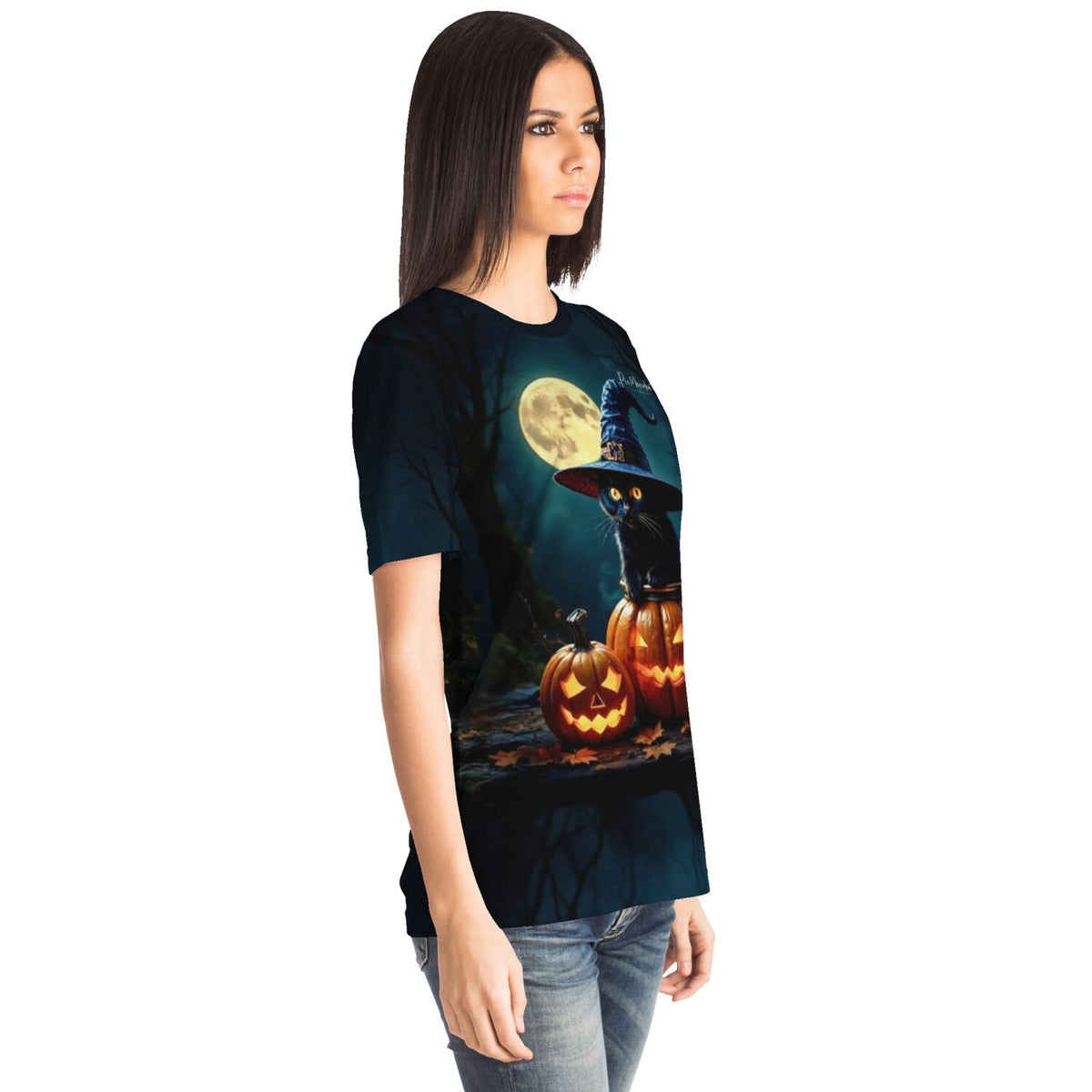Frau trägt ein schwarzes T-Shirt mit Wizard Cat Motiv, passend im Stil zu Diamond Painting und Malen nach Zahlen