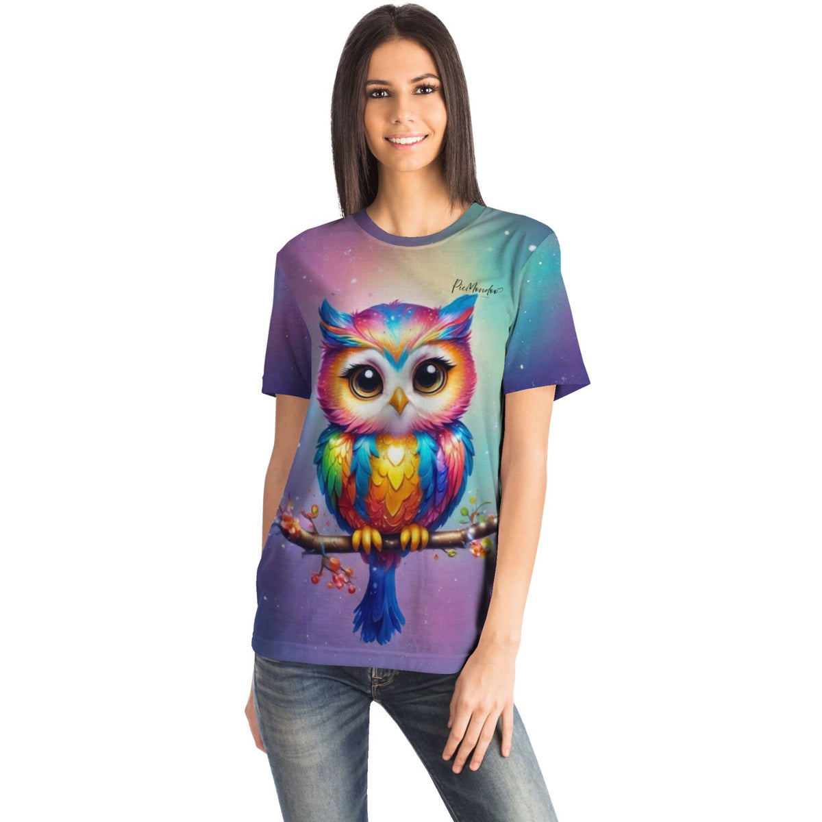 Frau trägt Dreamer T-Shirt mit buntem Eulen-Motiv im Stil von Diamond Painting und Malen nach Zahlen Kunstwerken