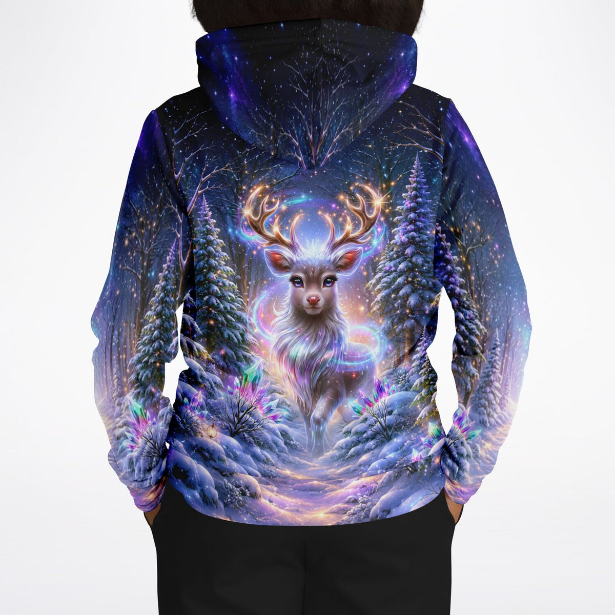 Hoodie mit magischem Winterwald-Motiv, leuchtendem Hirsch und Kristallen, passend zum Stil unserer Diamond Painting Sets.
