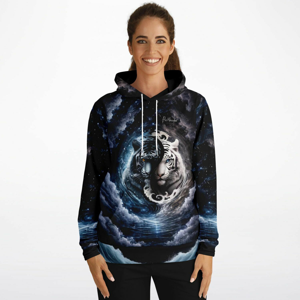 Frau trägt Hoodie mit Tiger Ying und Yang Design, passend zu unseren kreativen Diamond Painting und Malen nach Zahlen Motiven