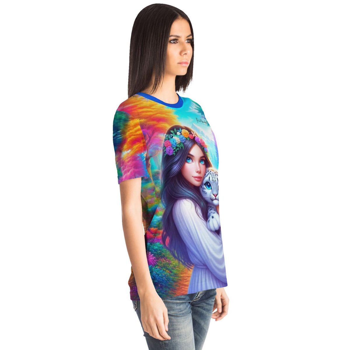 Frau trägt Dreamer T-Shirt mit buntem Amira's Paradies Motiv – das beliebte Design aus unseren Diamond Painting Sets.