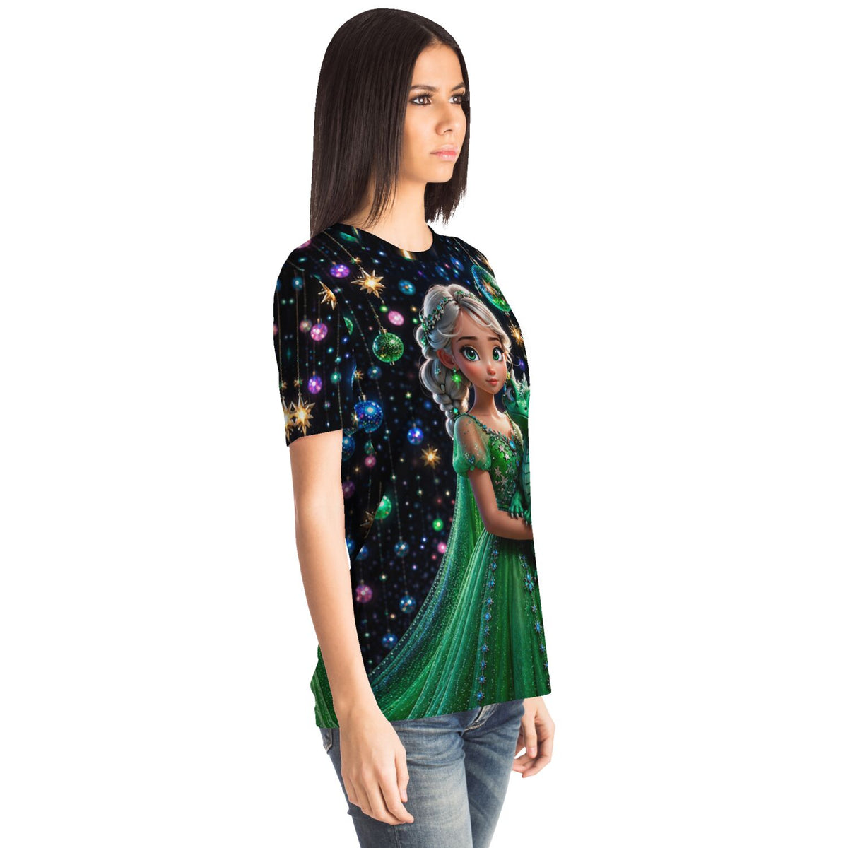 Frau trägt ein T-Shirt mit Dragon Girl Motiv im Stil von Diamond Painting, verziert mit grünen Elementen und Glitzer