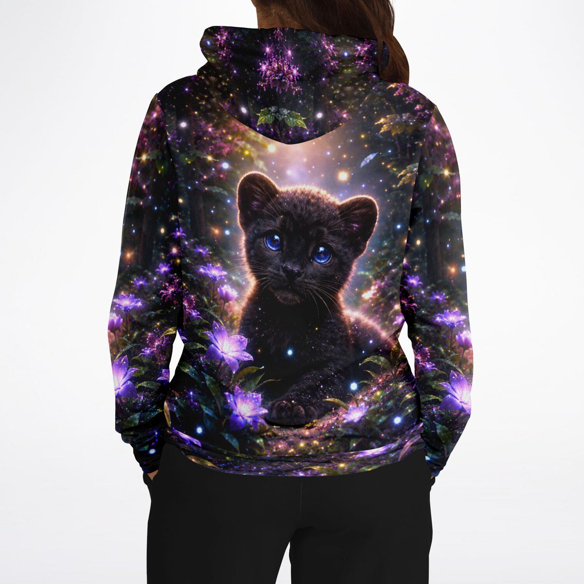 Dreamer Hoodie Ruf aus der Tiefe mit niedlichem schwarzem Panther-Baby zwischen magischen Blumen und Glitzer-Lichteffekten