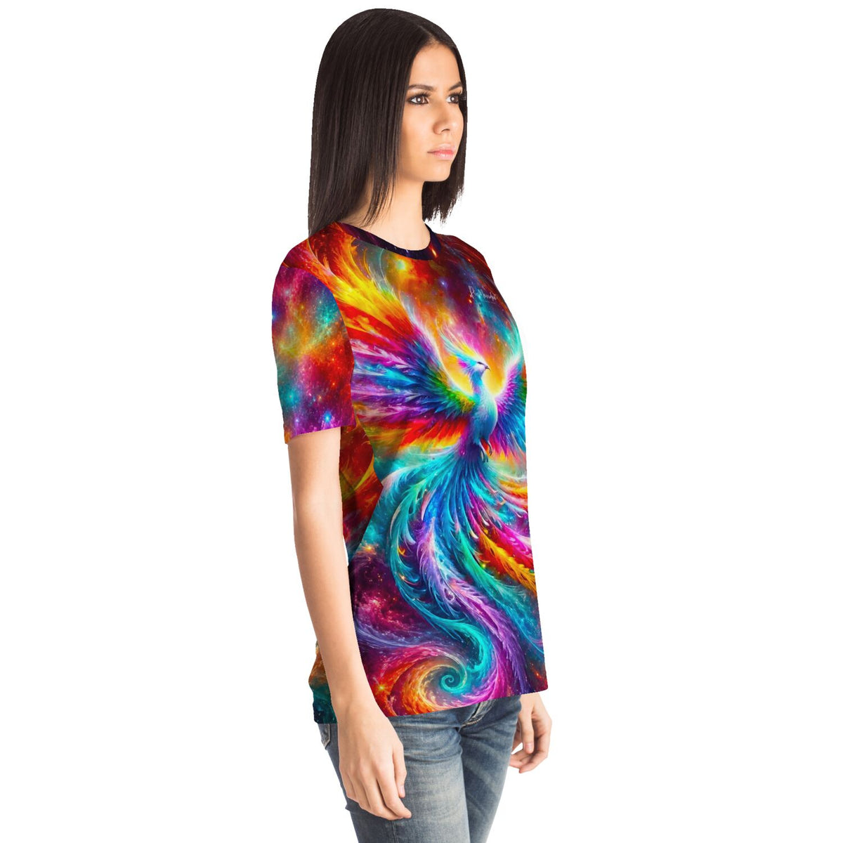 Frau trägt Dreamer T-Shirt mit buntem Phönix-Motiv im Stil von Diamond Painting und Malen nach Zahlen Kunstwerken