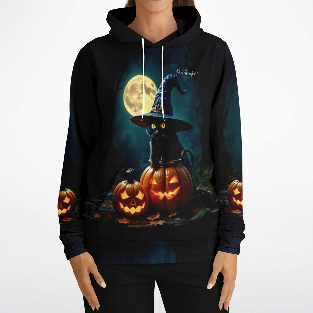 Schwarzer Hoodie mit Wizard Cat Motiv im Diamond Painting Look, Kürbisse und Vollmond vor nächtlichem Waldhintergrund
