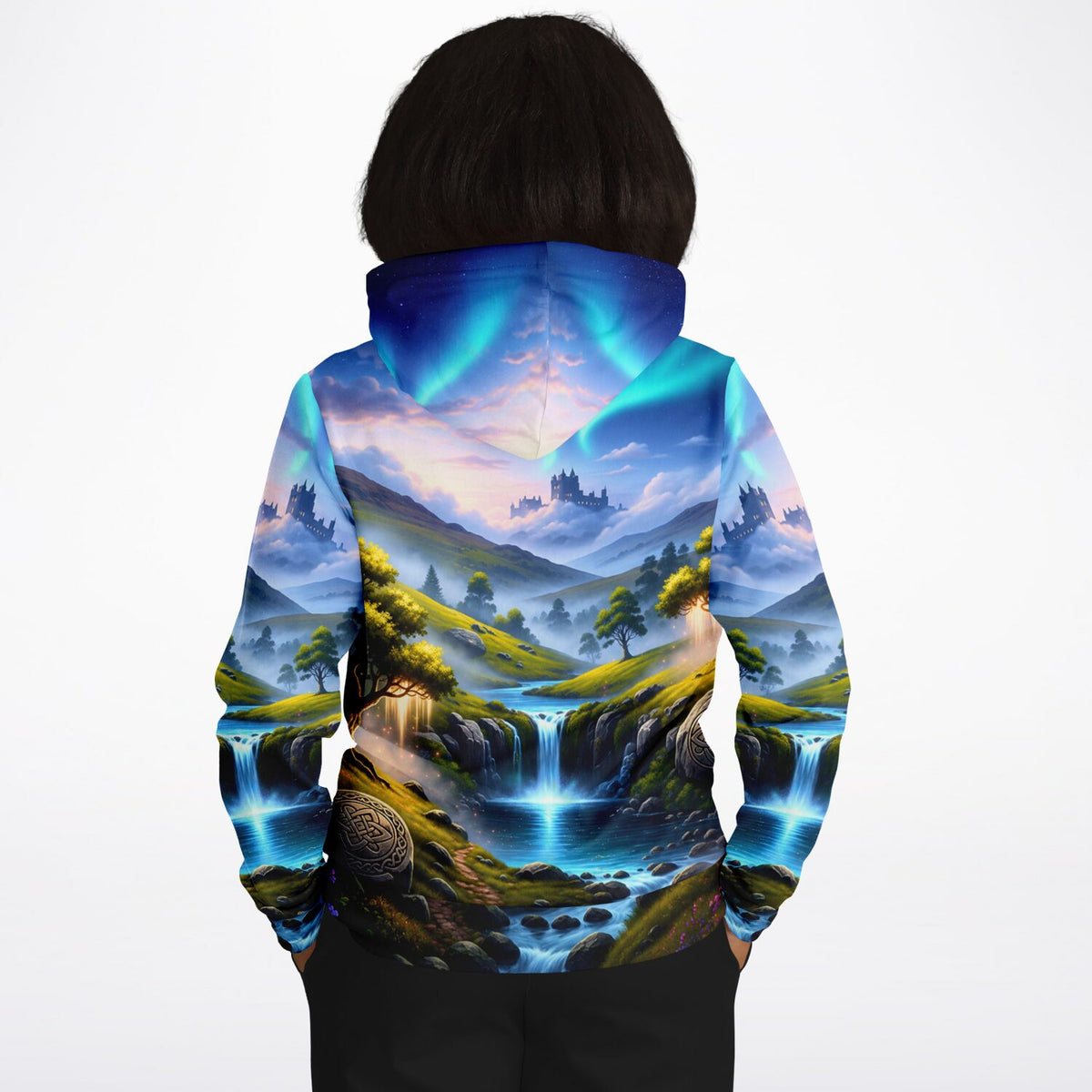 Dreamer Hoodie mit mystischer Landschaft, Wasserfall und Nordlichtern, inspiriert von Diamond Painting Motiven