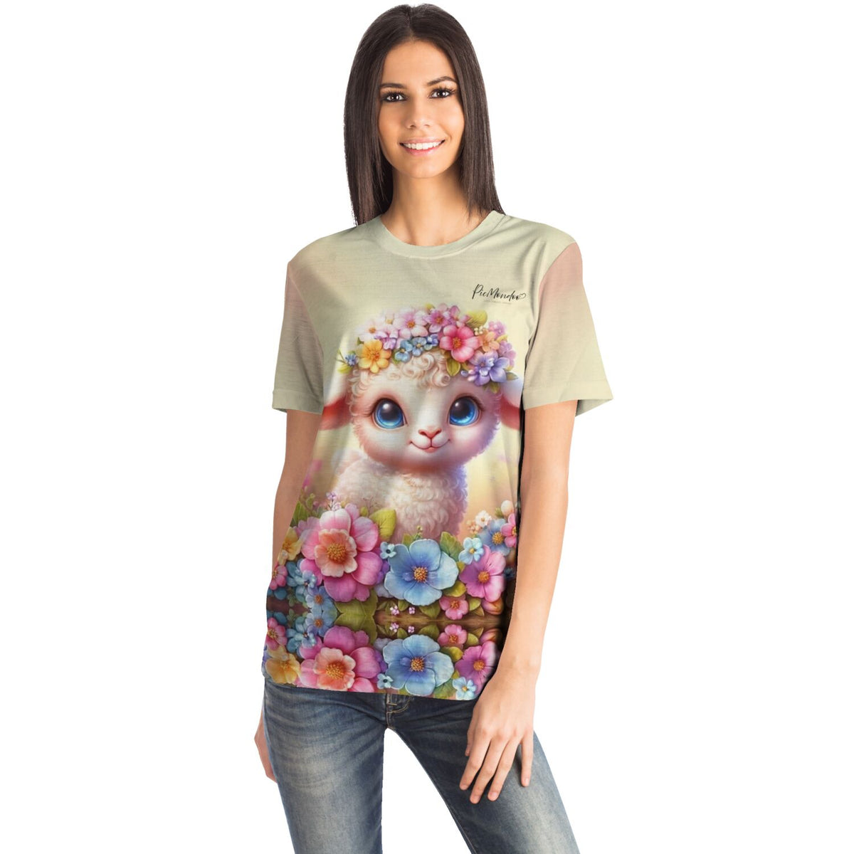 Frau trägt Osterlämmchen T-Shirt mit Blumen-Druck, inspiriert von unseren Diamond Painting und Malen nach Zahlen Motiven.
