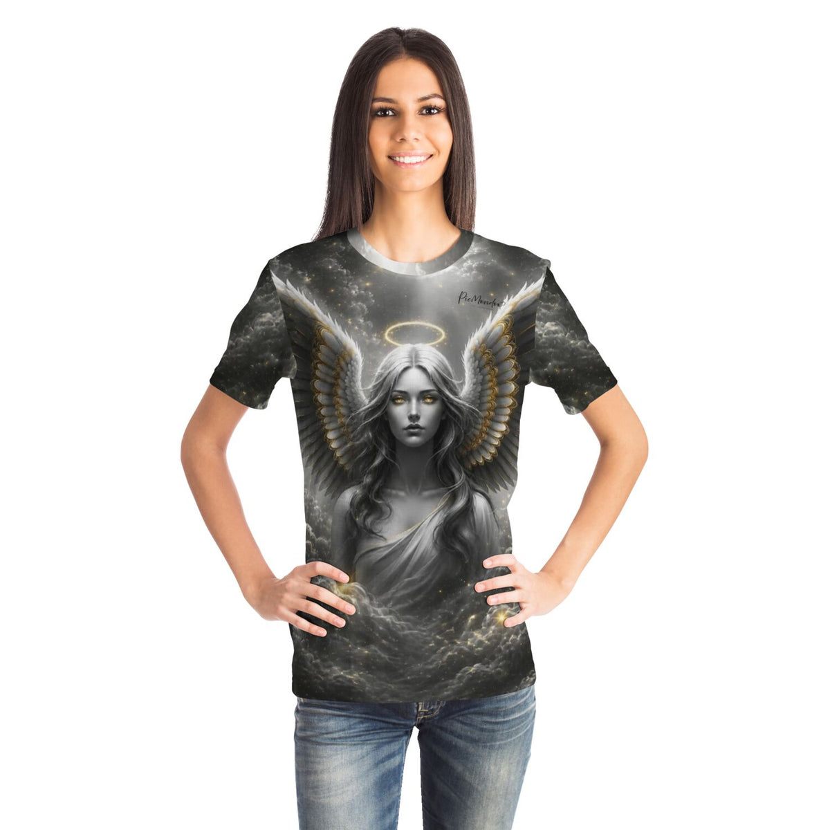 Frau trägt Dreamer T-Shirt mit Golden Angel Motiv, passend im Stil zu Diamond Painting und Malen nach Zahlen Designs.
