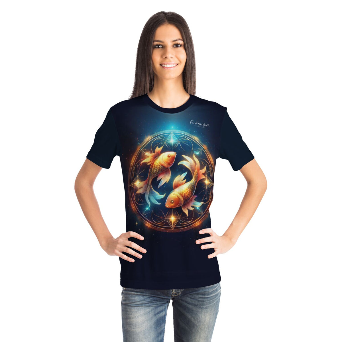 Frau trägt dunkelblaues T-Shirt mit Sternzeichen Fisch Design, inspiriert durch Diamond Painting Kunstwerke.